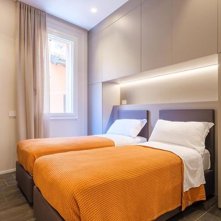 Golden Suite By Studio Vita Bologna Bagian luar foto