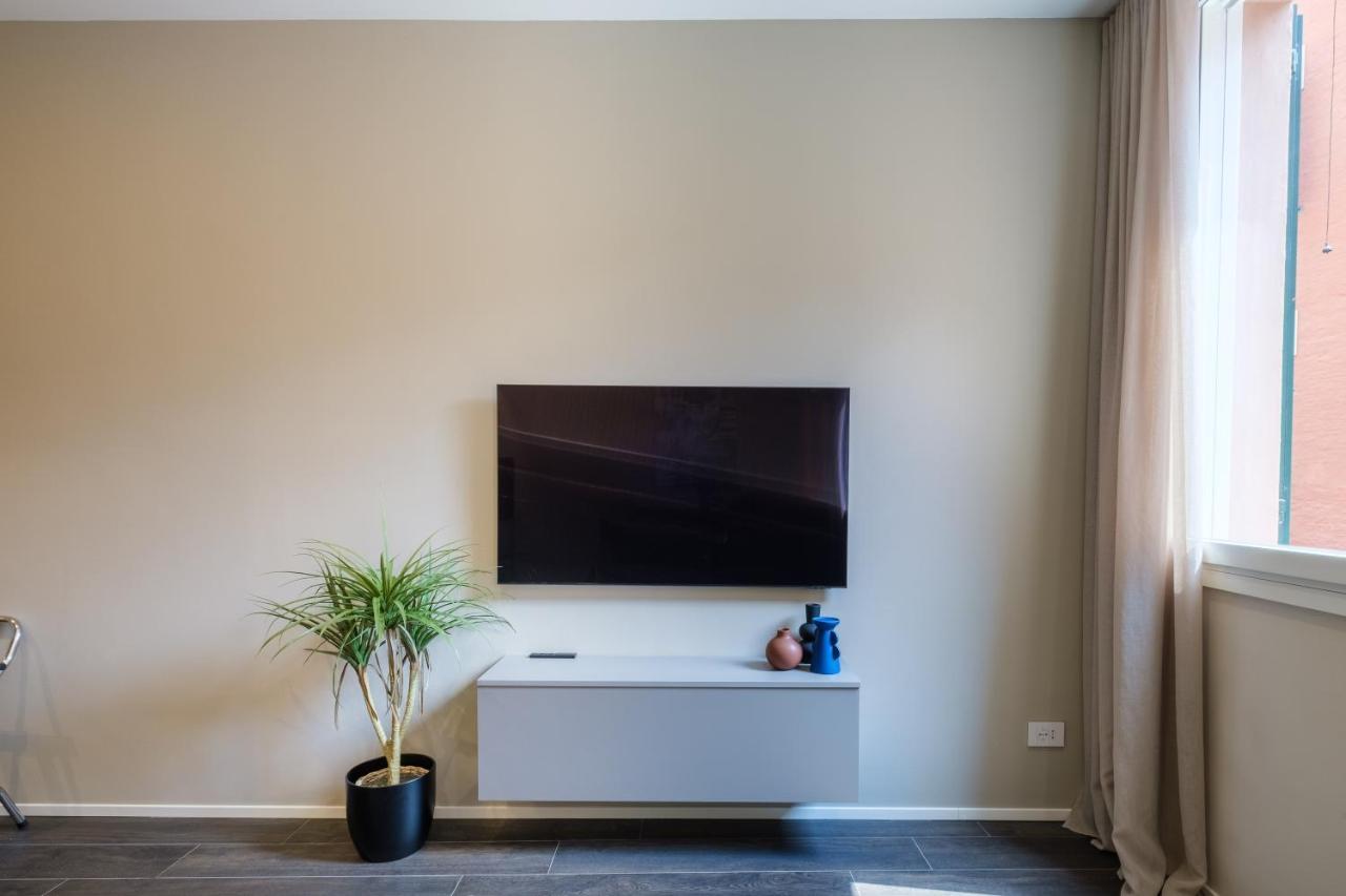 Golden Suite By Studio Vita Bologna Bagian luar foto