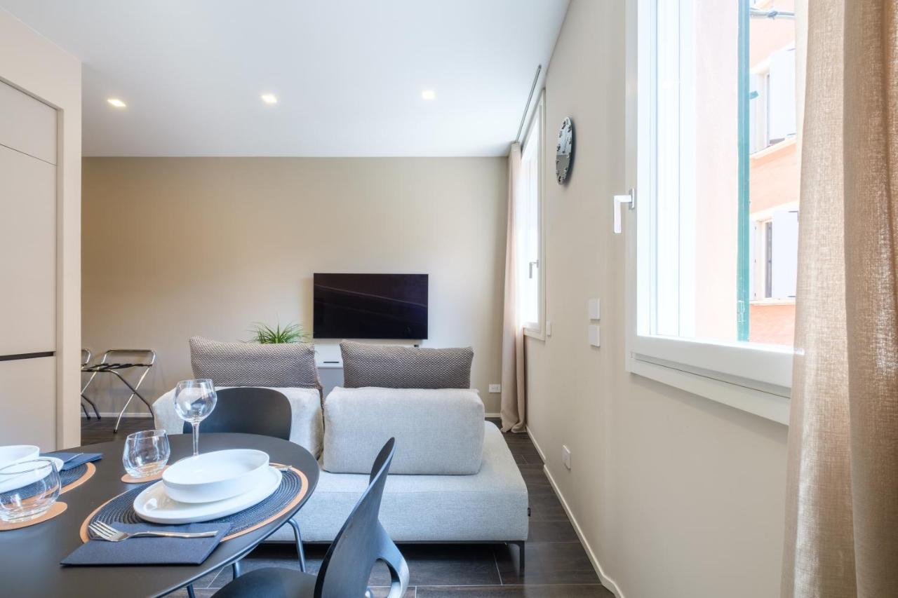 Golden Suite By Studio Vita Bologna Bagian luar foto