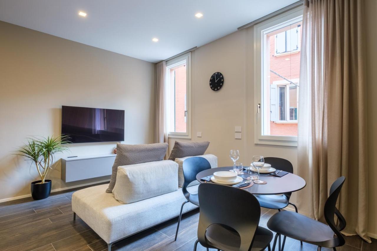 Golden Suite By Studio Vita Bologna Bagian luar foto
