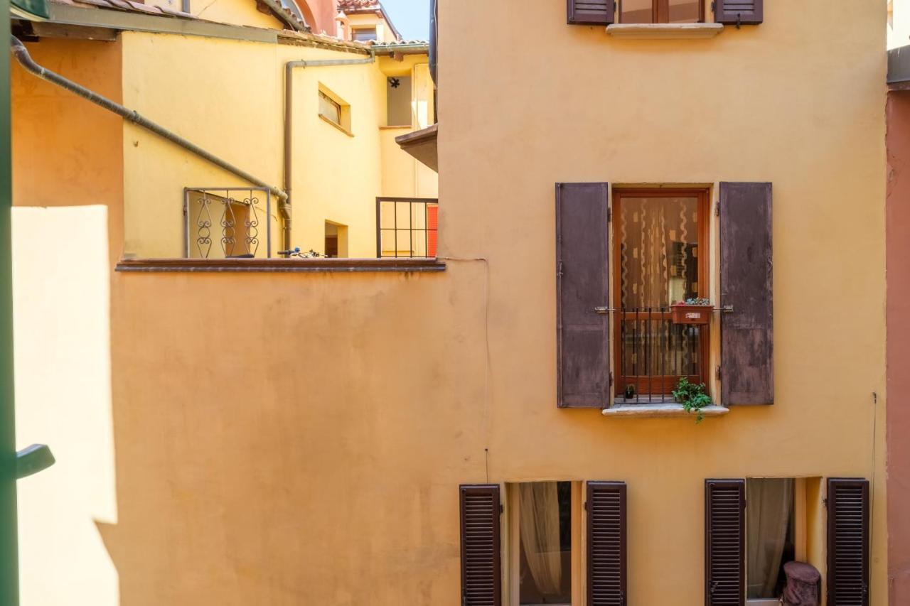 Golden Suite By Studio Vita Bologna Bagian luar foto