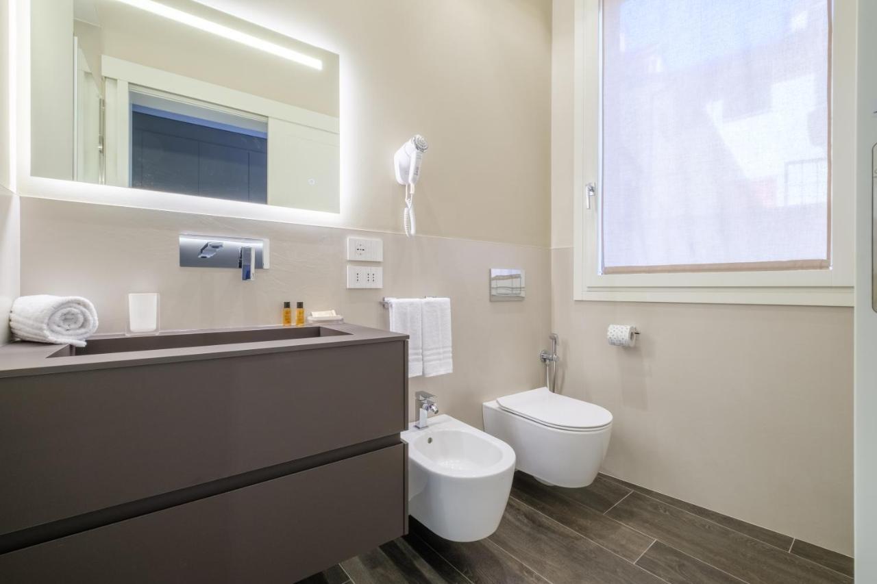 Golden Suite By Studio Vita Bologna Bagian luar foto