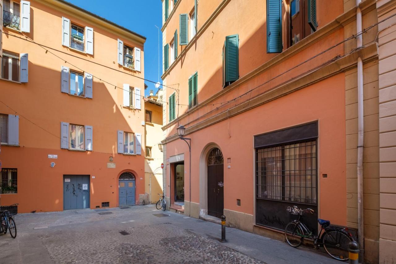 Golden Suite By Studio Vita Bologna Bagian luar foto