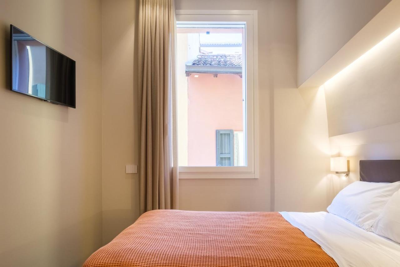 Golden Suite By Studio Vita Bologna Bagian luar foto