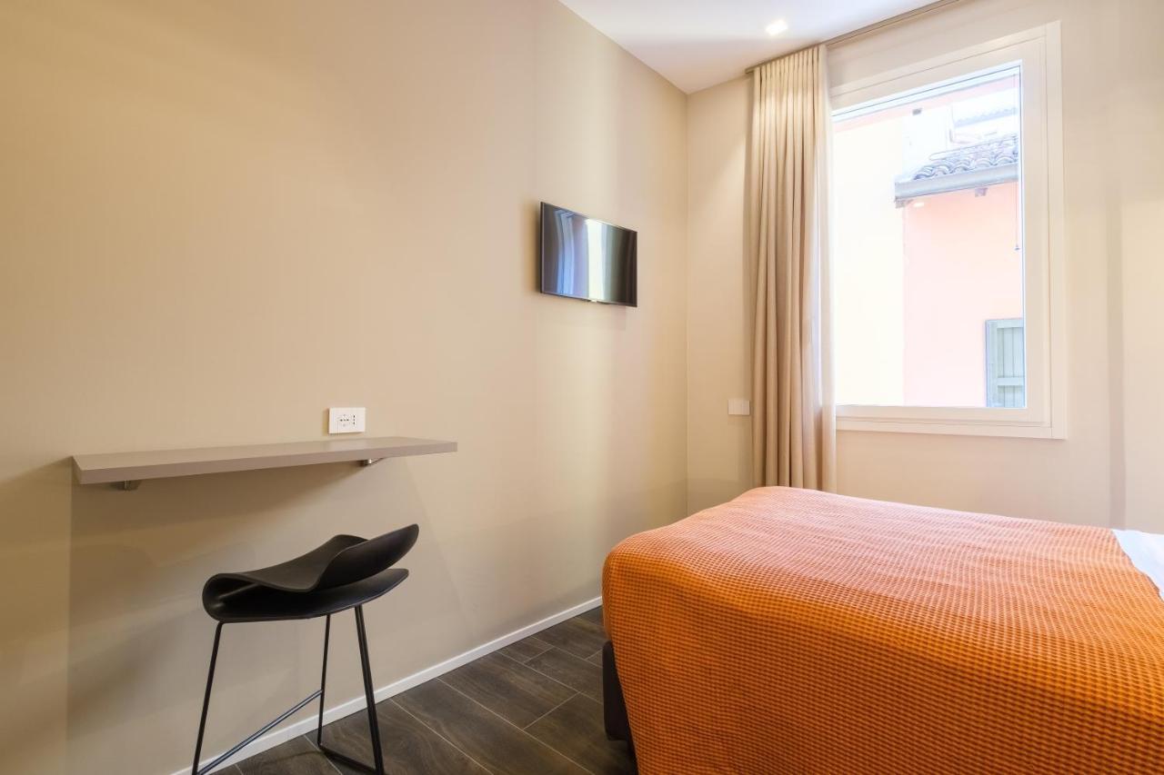 Golden Suite By Studio Vita Bologna Bagian luar foto