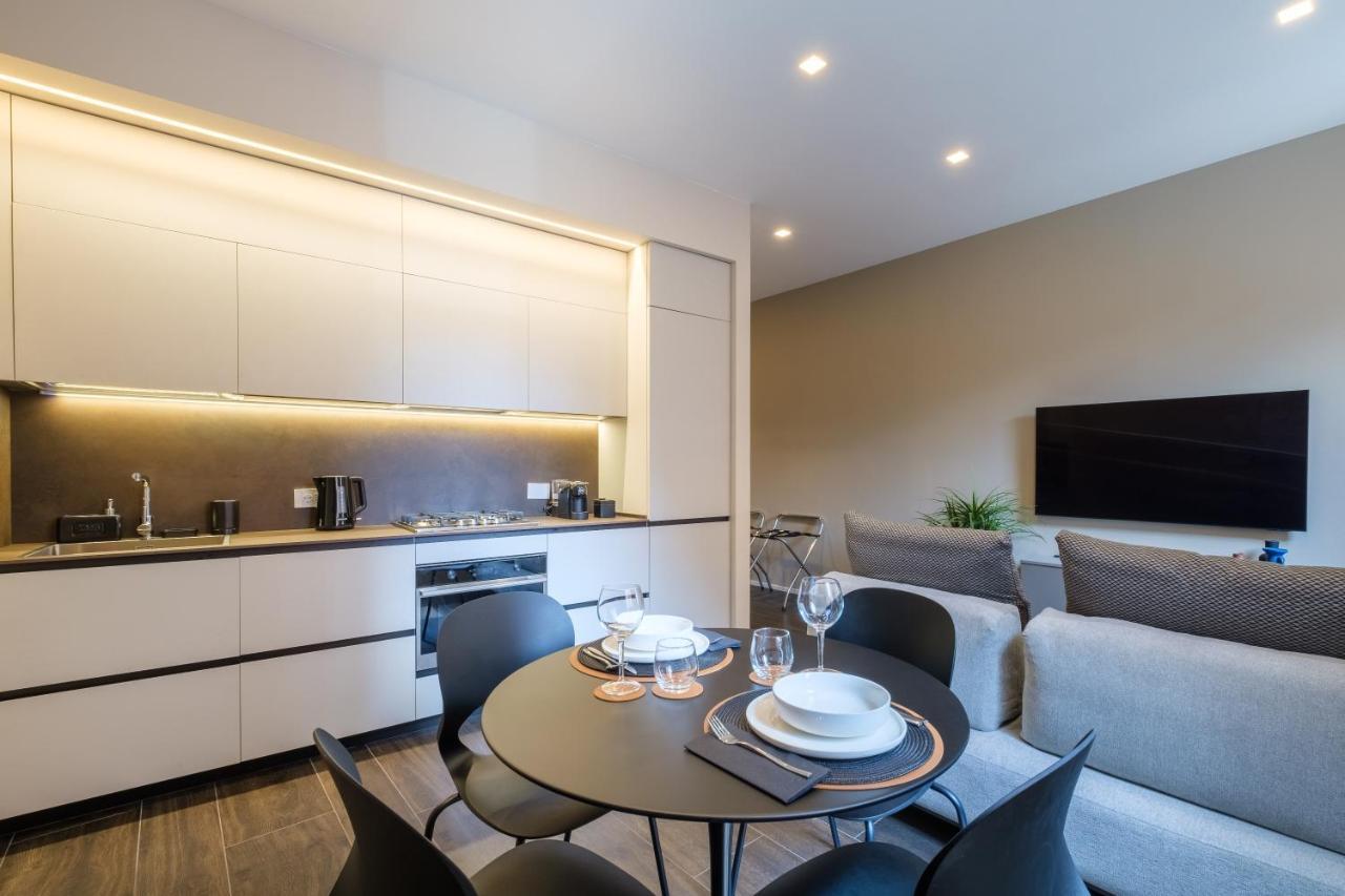 Golden Suite By Studio Vita Bologna Bagian luar foto
