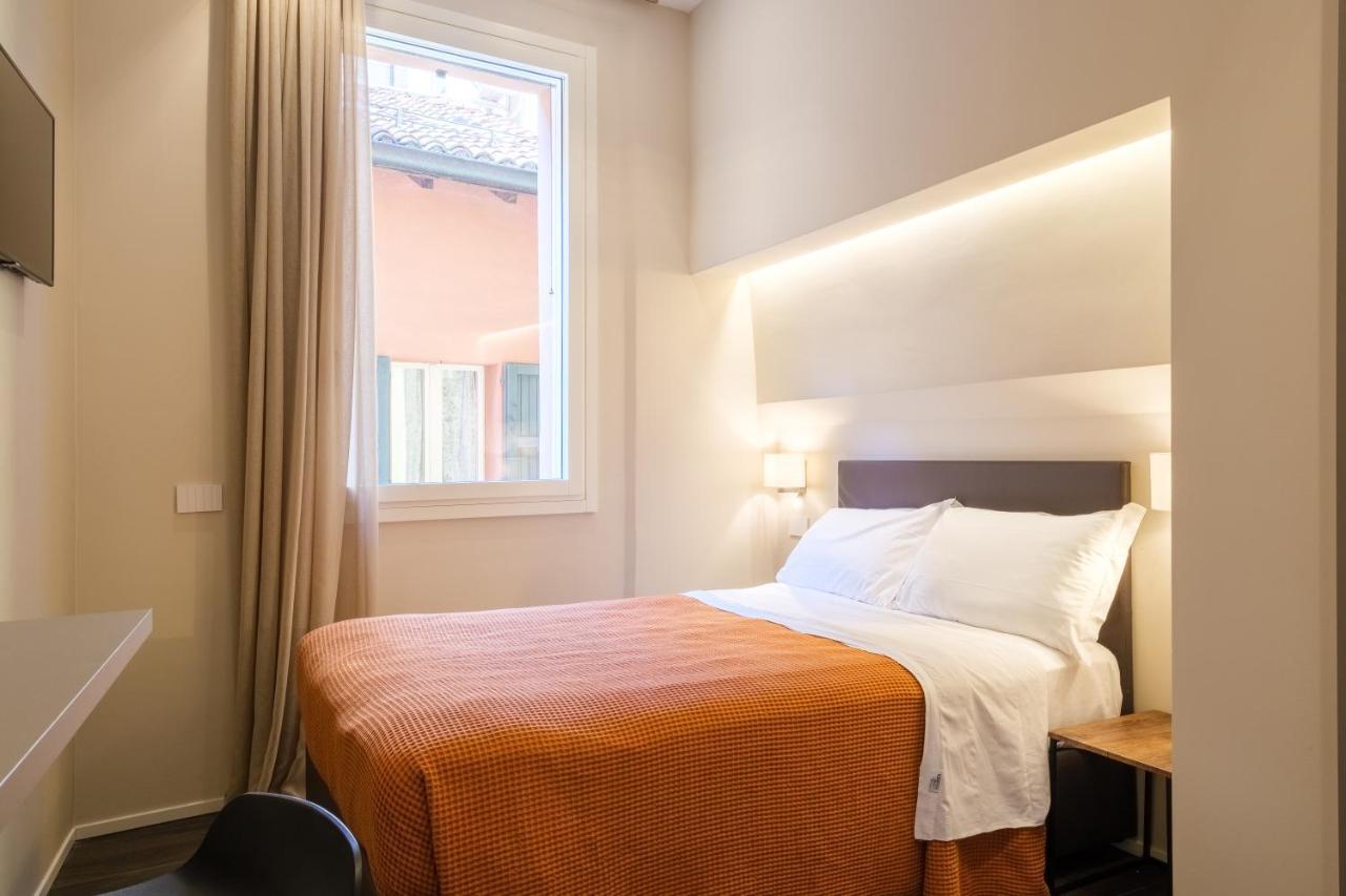 Golden Suite By Studio Vita Bologna Bagian luar foto